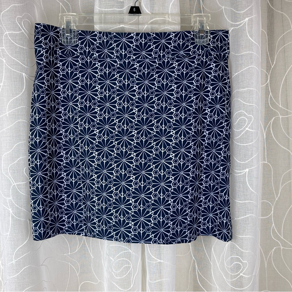 NWT Woman’s Izod Golf wicking stretch navy white Skort size 4